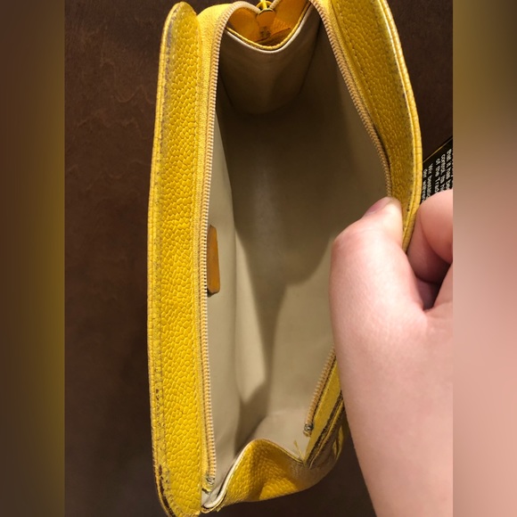 Chanel Yellow Caviar Timeless CC Zip Pouch - Rare - Picture 7 of 16